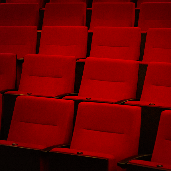 Teatro vs cine: ¿qué experiencia cultural prefieres?